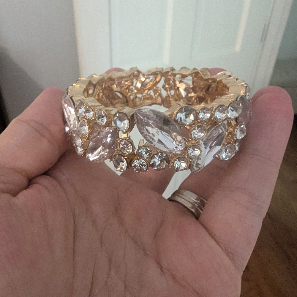 Gold and Crystal Stretch Bracelet